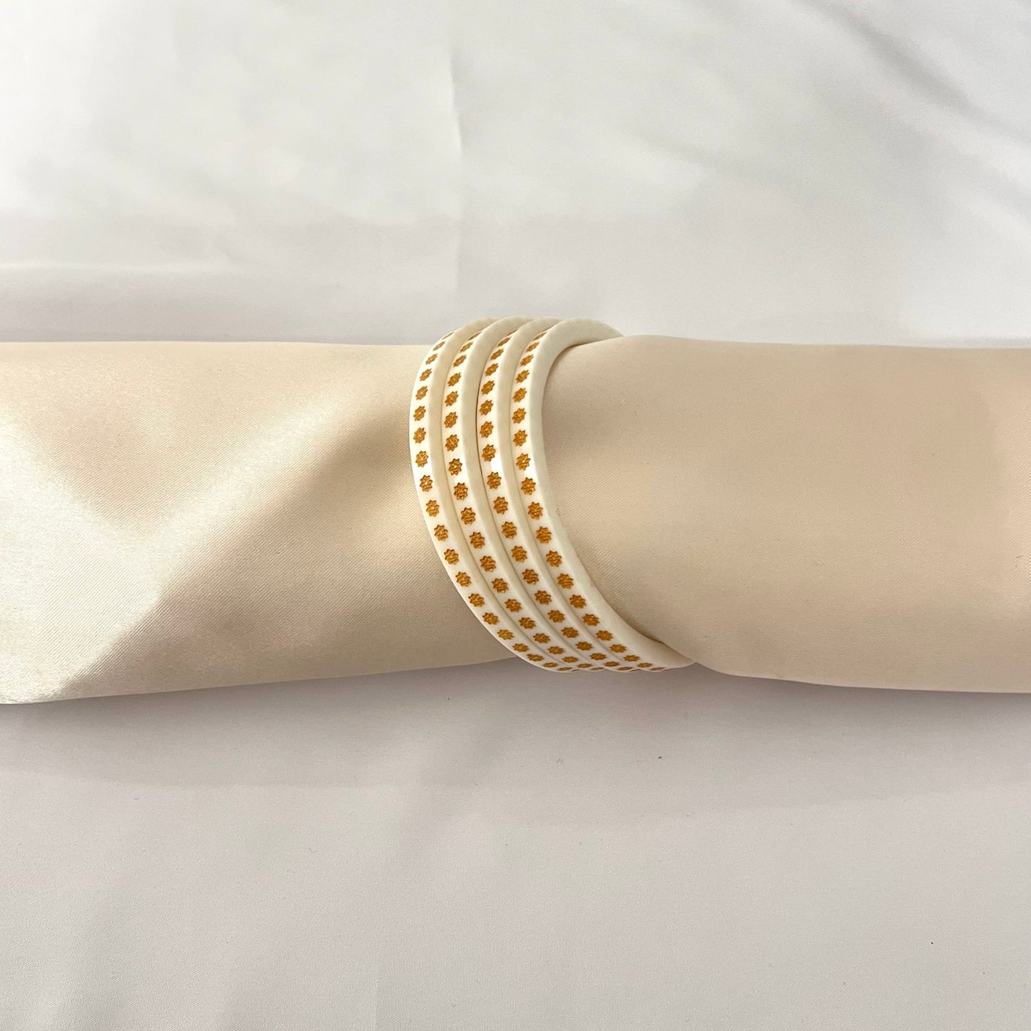 Set of 4 White and Gold Flower Choora Bangles
