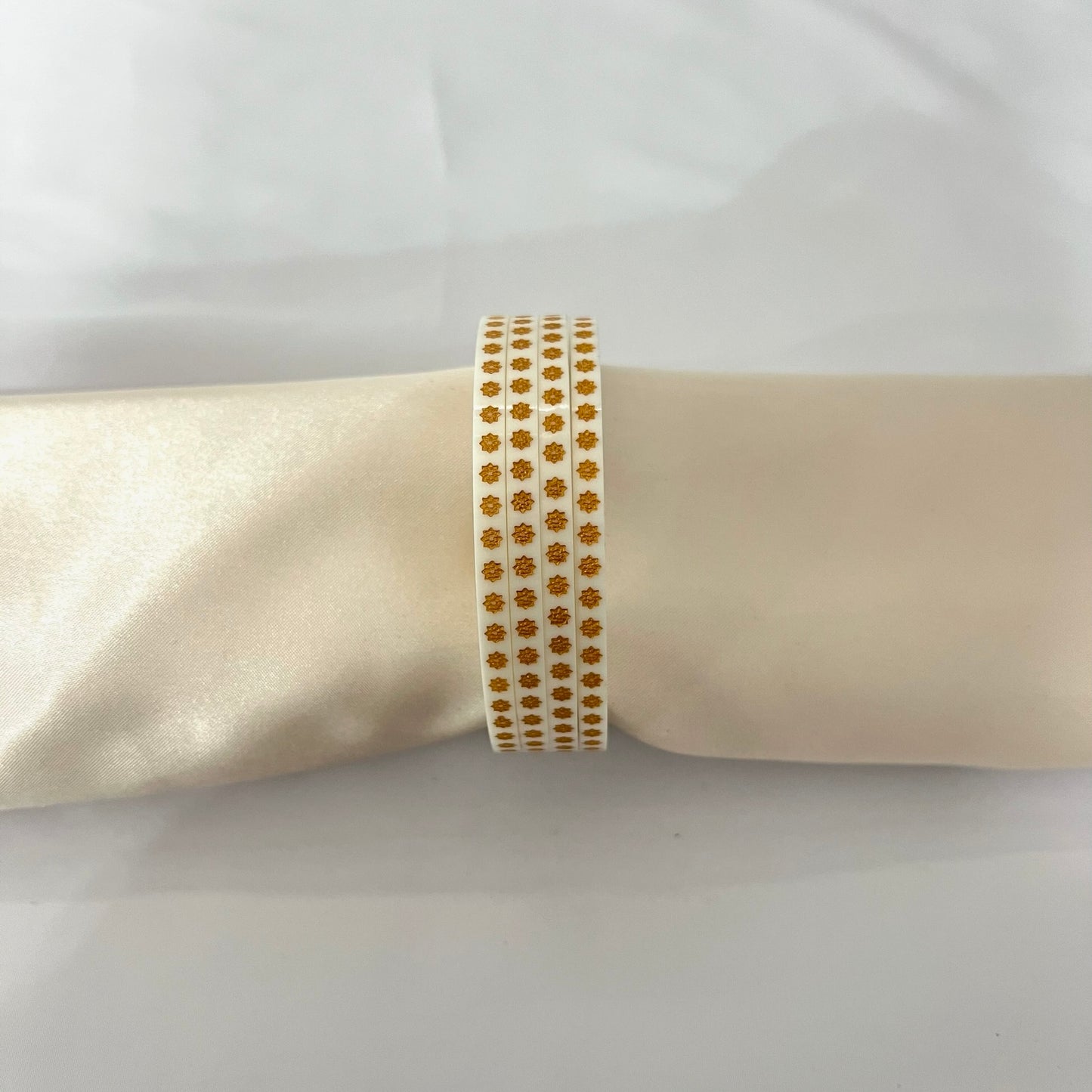 Set of 4 White and Gold Flower Choora Bangles