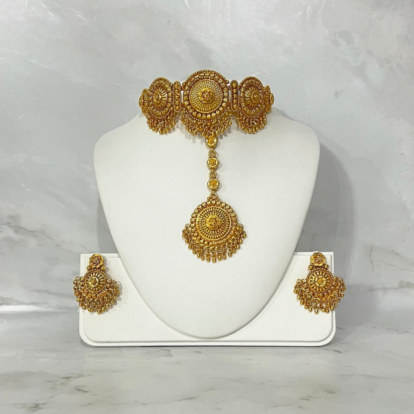 Traditional Round Gold Choker Set